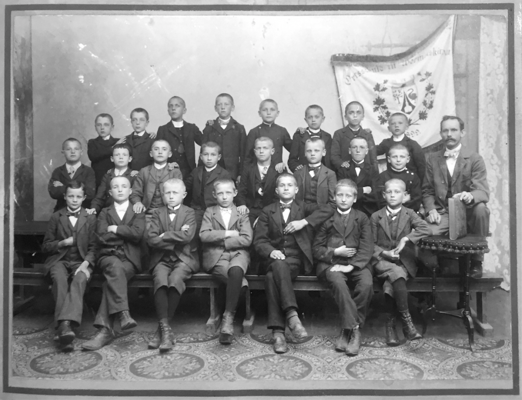 Rätselfoto 034 - "Ortsschule 1899"
